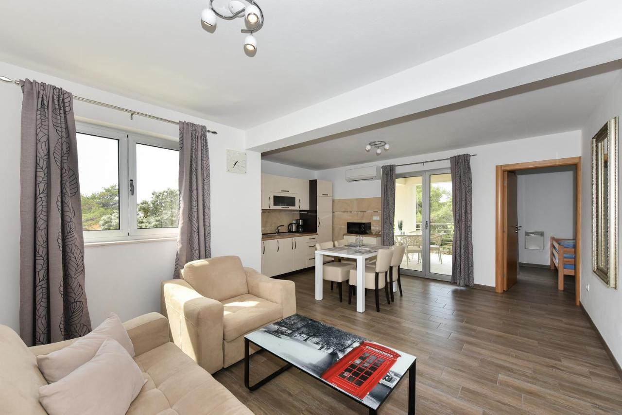 Apartmani Iva Vir Exteriör bild