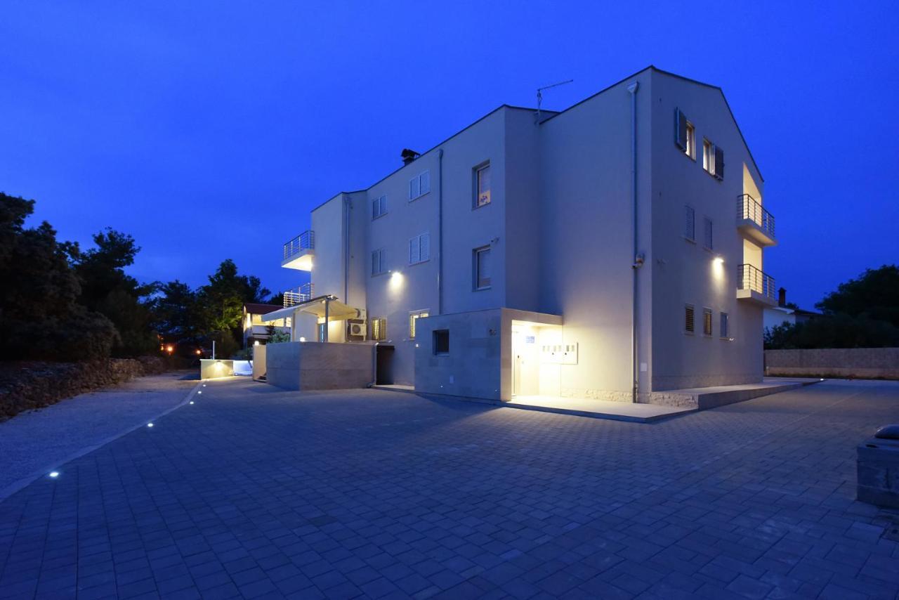 Apartmani Iva Vir Exteriör bild
