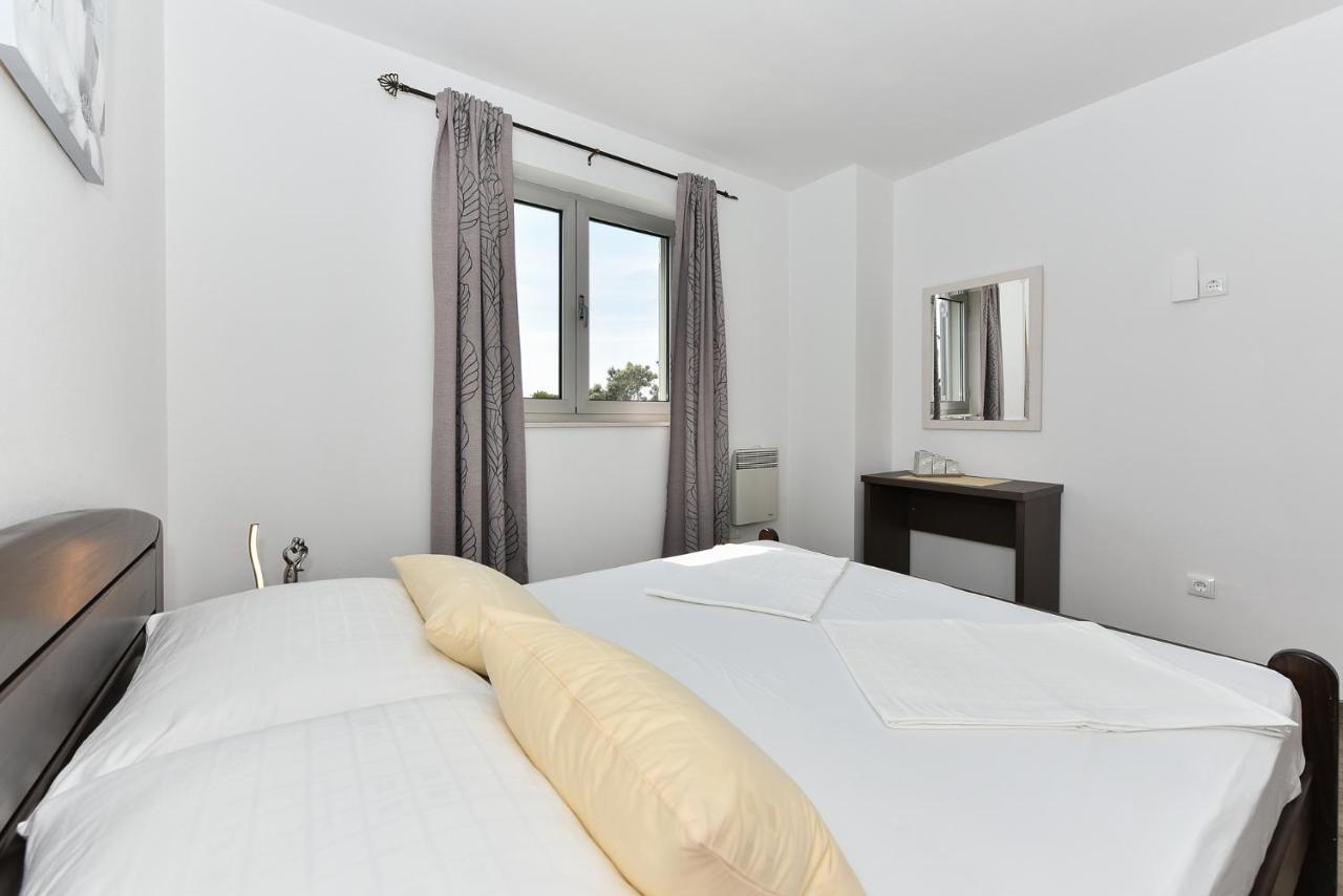 Apartmani Iva Vir Exteriör bild