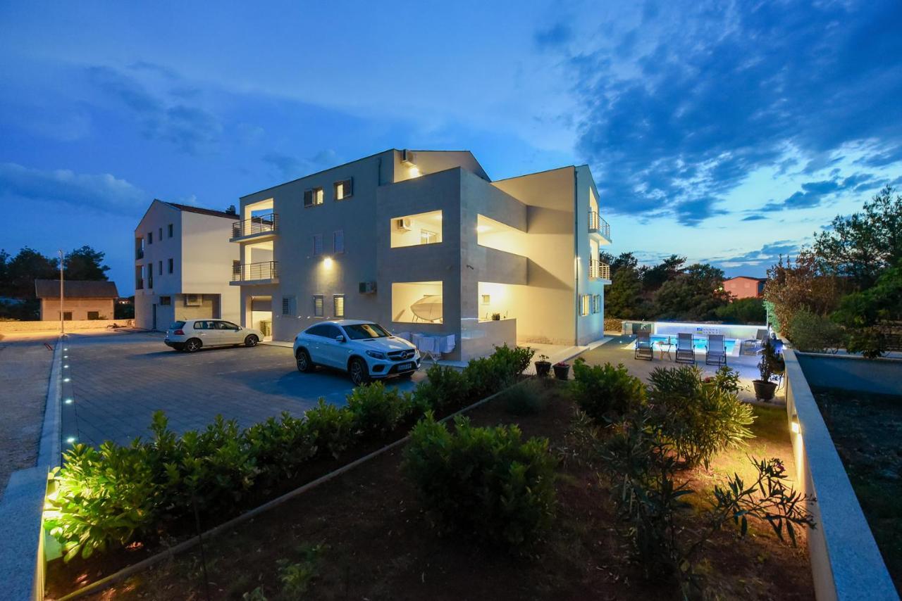 Apartmani Iva Vir Exteriör bild
