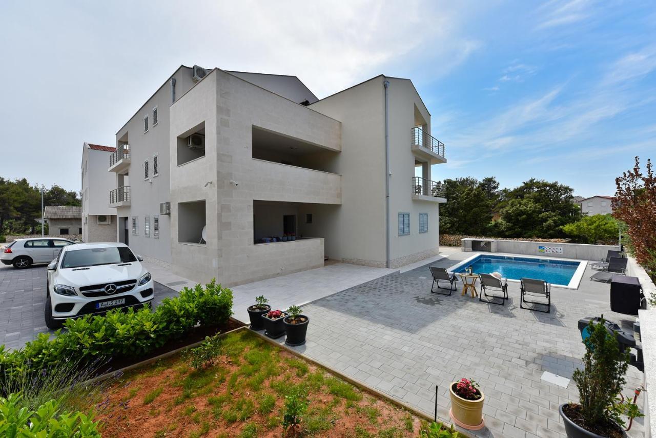 Apartmani Iva Vir Exteriör bild