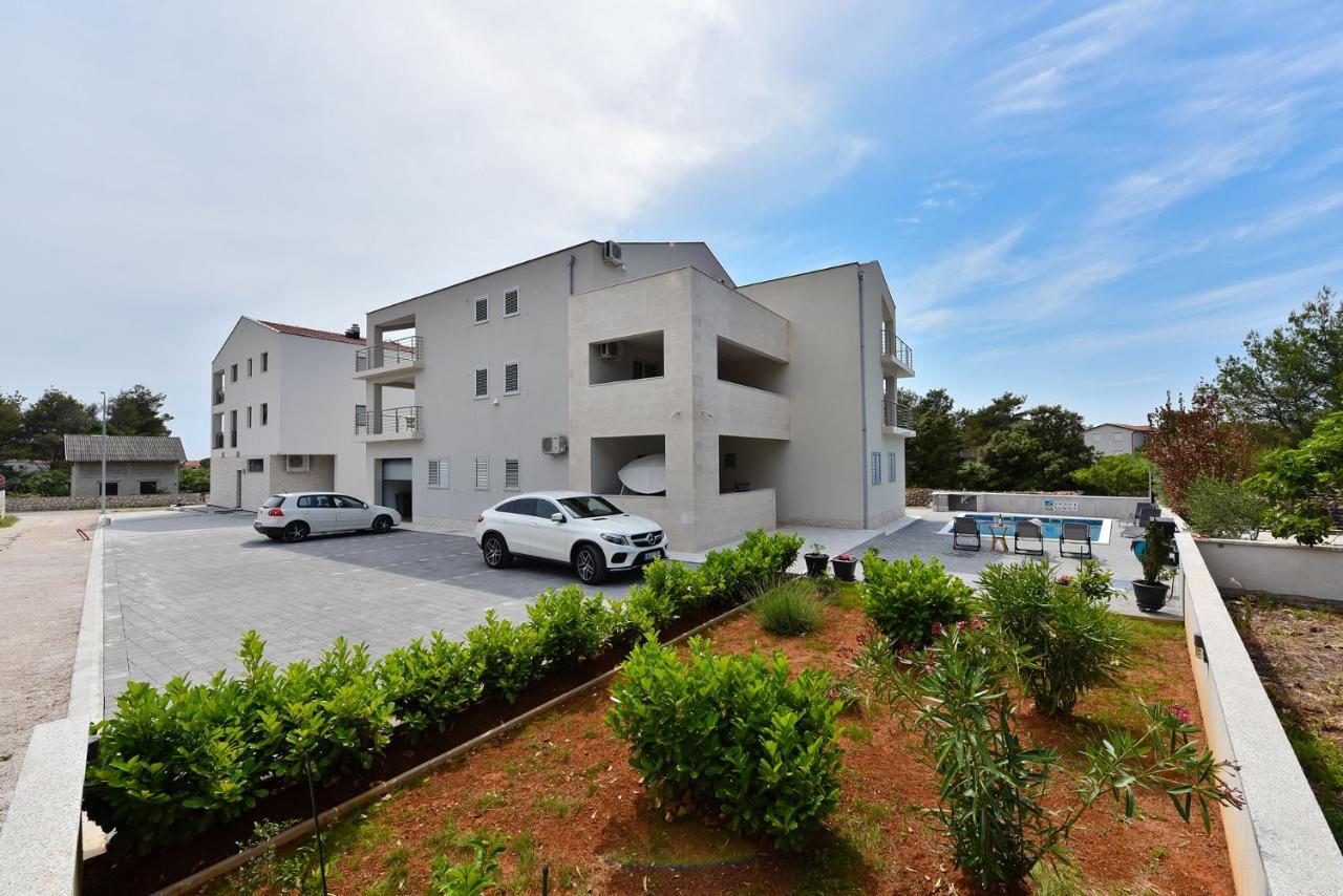Apartmani Iva Vir Exteriör bild