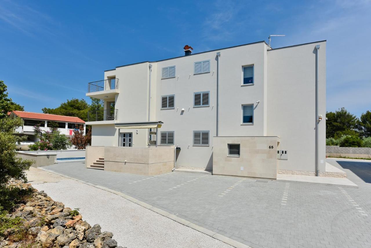 Apartmani Iva Vir Exteriör bild