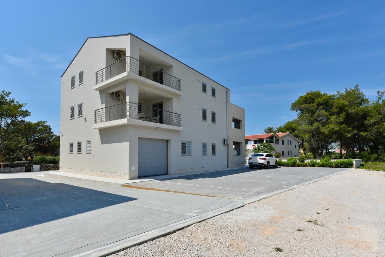 Apartmani Iva Vir Exteriör bild