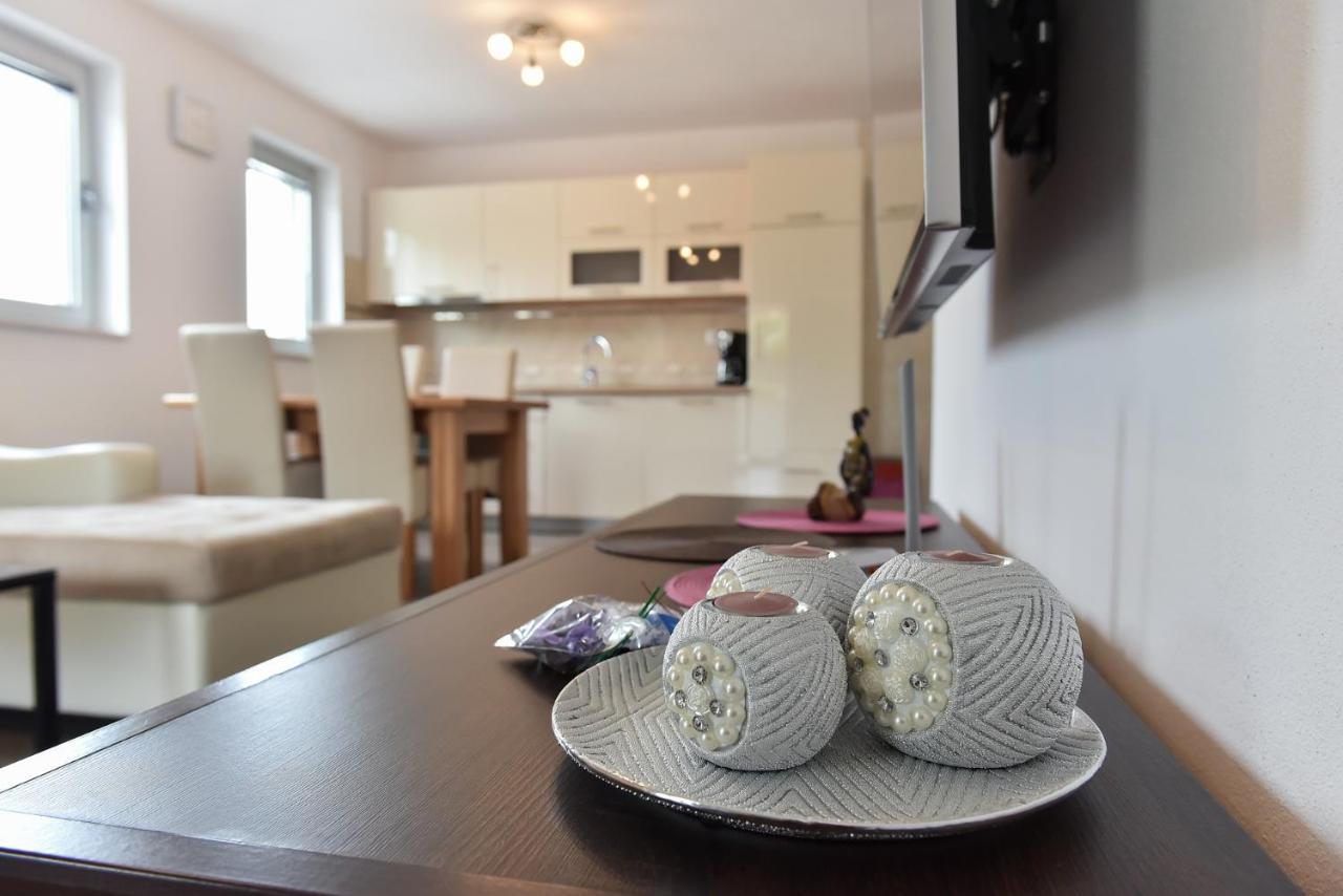 Apartmani Iva Vir Exteriör bild
