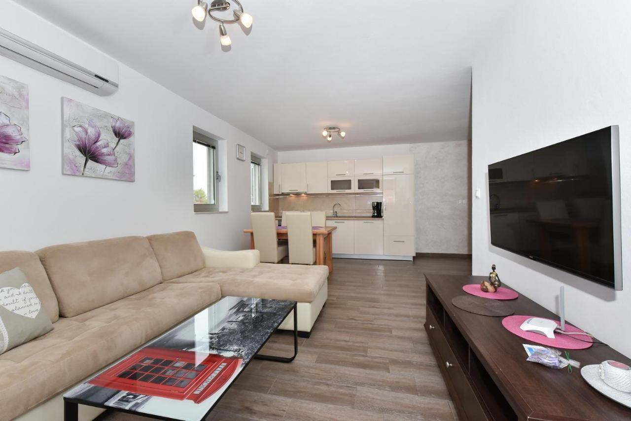 Apartmani Iva Vir Exteriör bild
