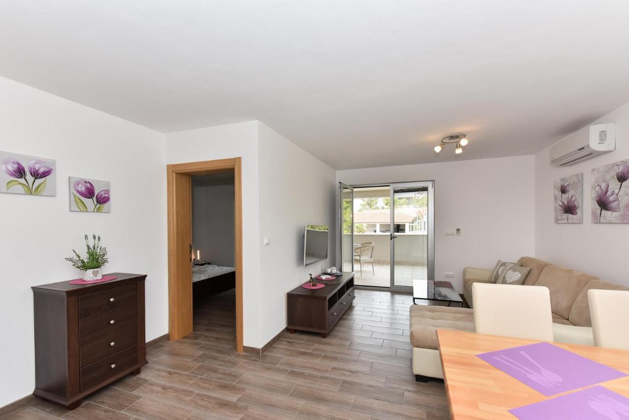 Apartmani Iva Vir Exteriör bild