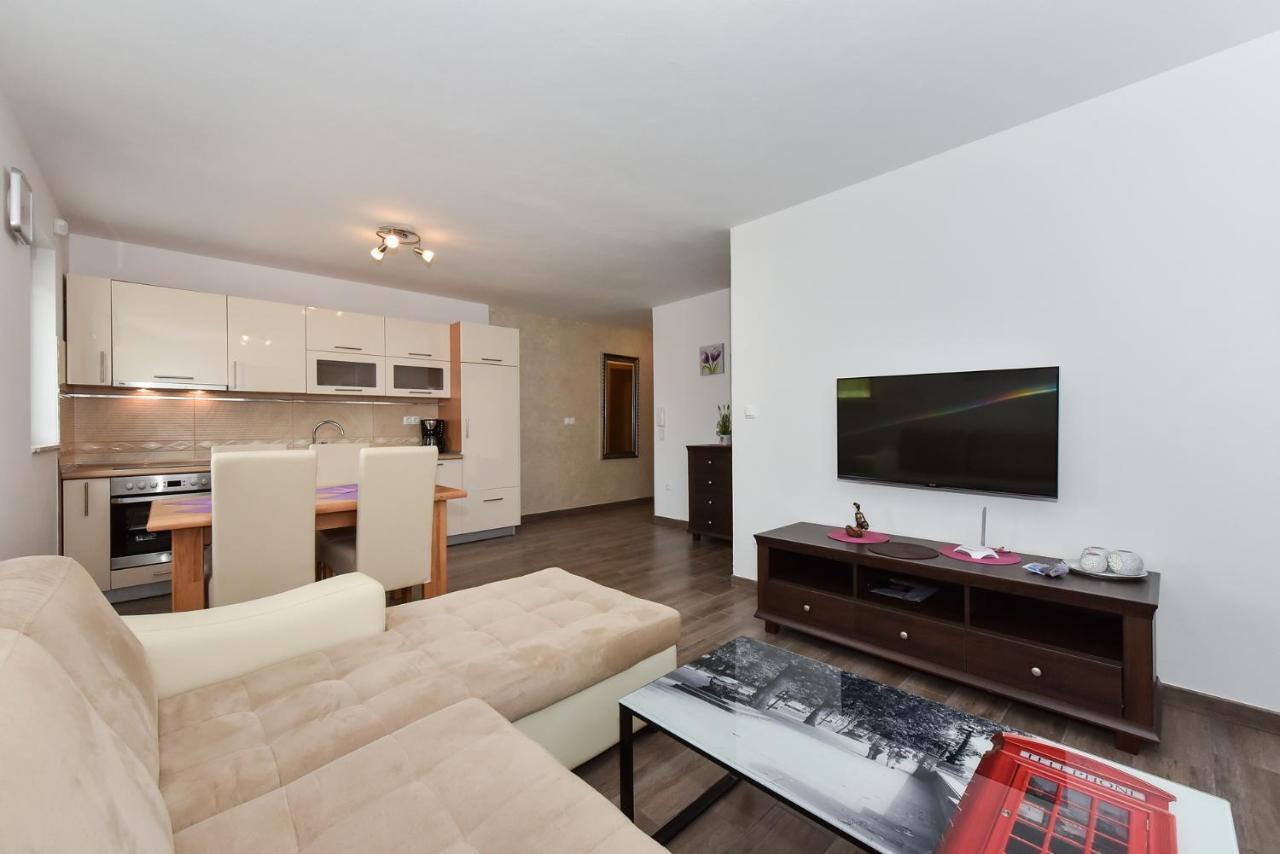 Apartmani Iva Vir Exteriör bild