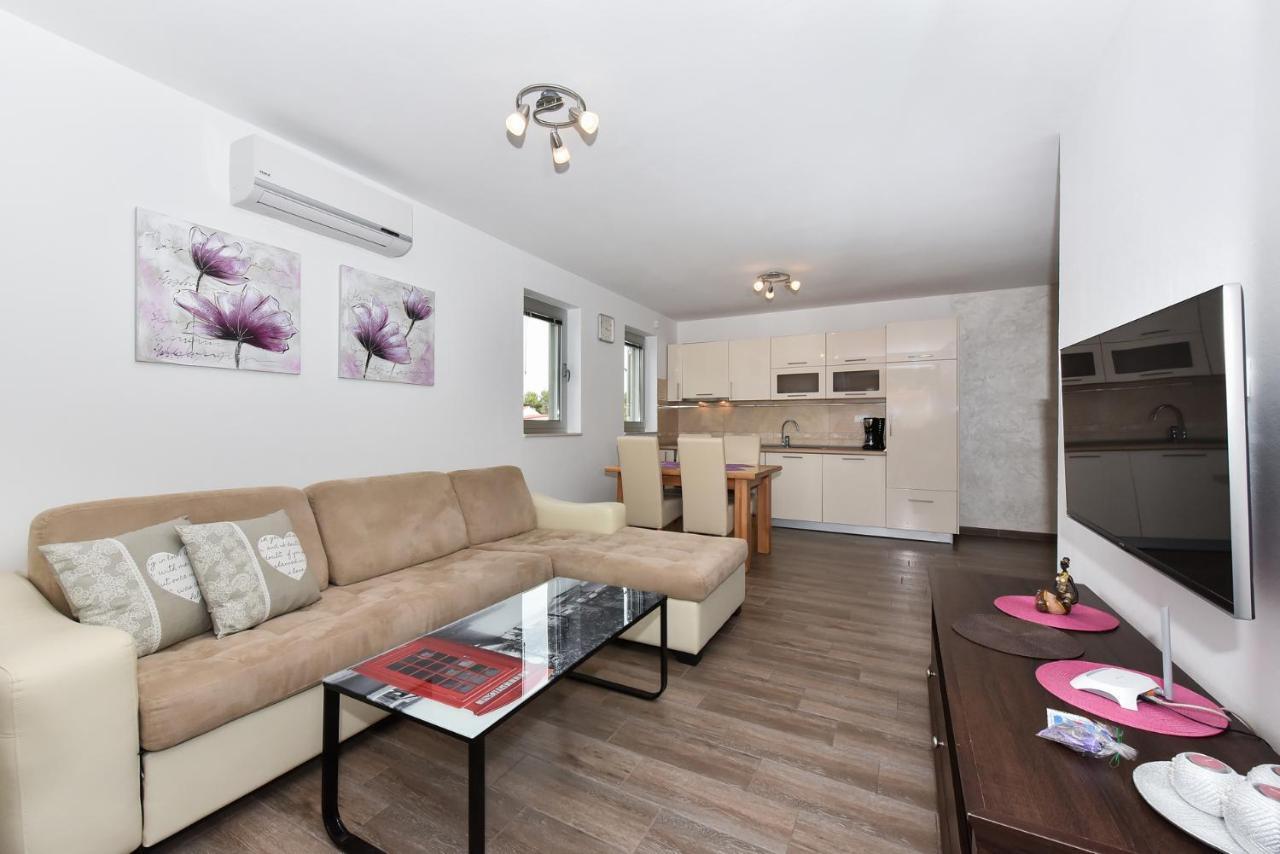 Apartmani Iva Vir Exteriör bild