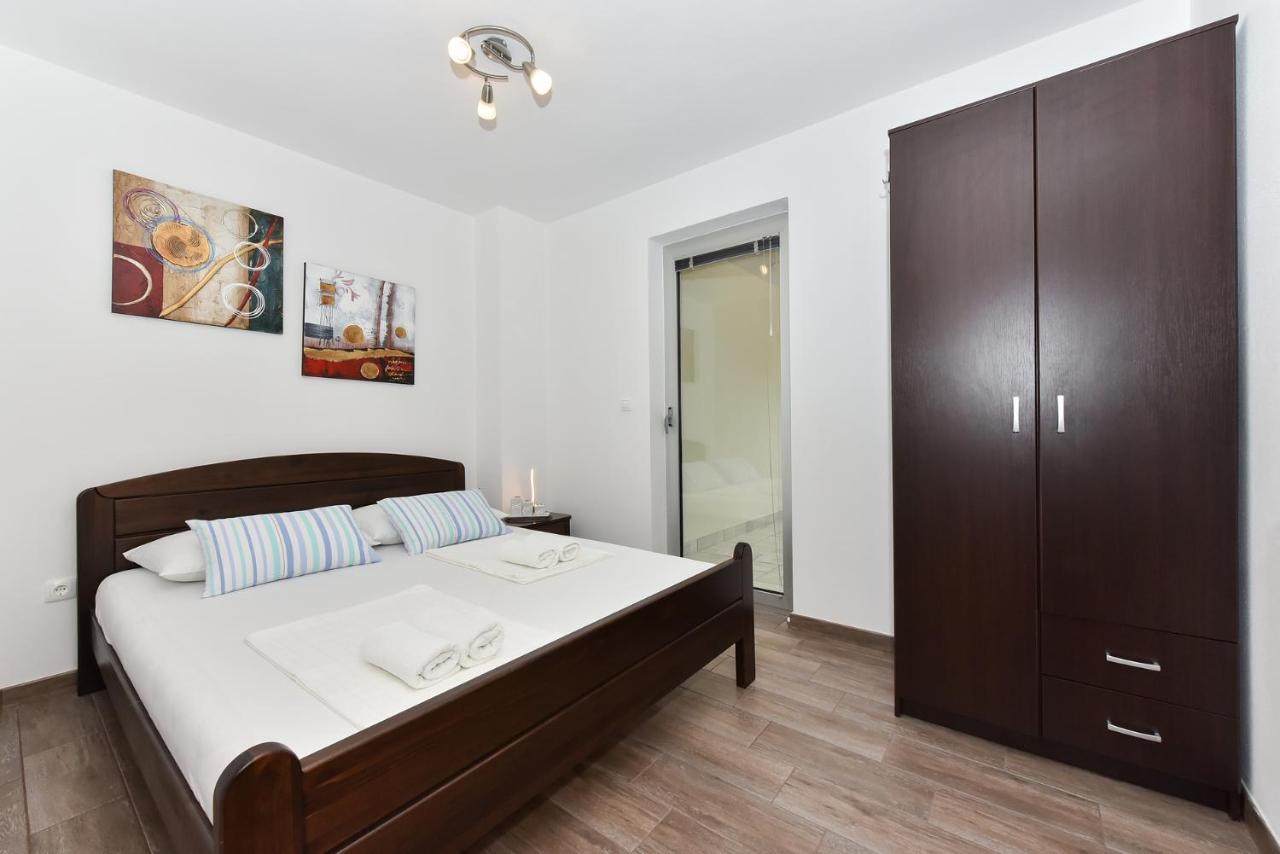 Apartmani Iva Vir Exteriör bild