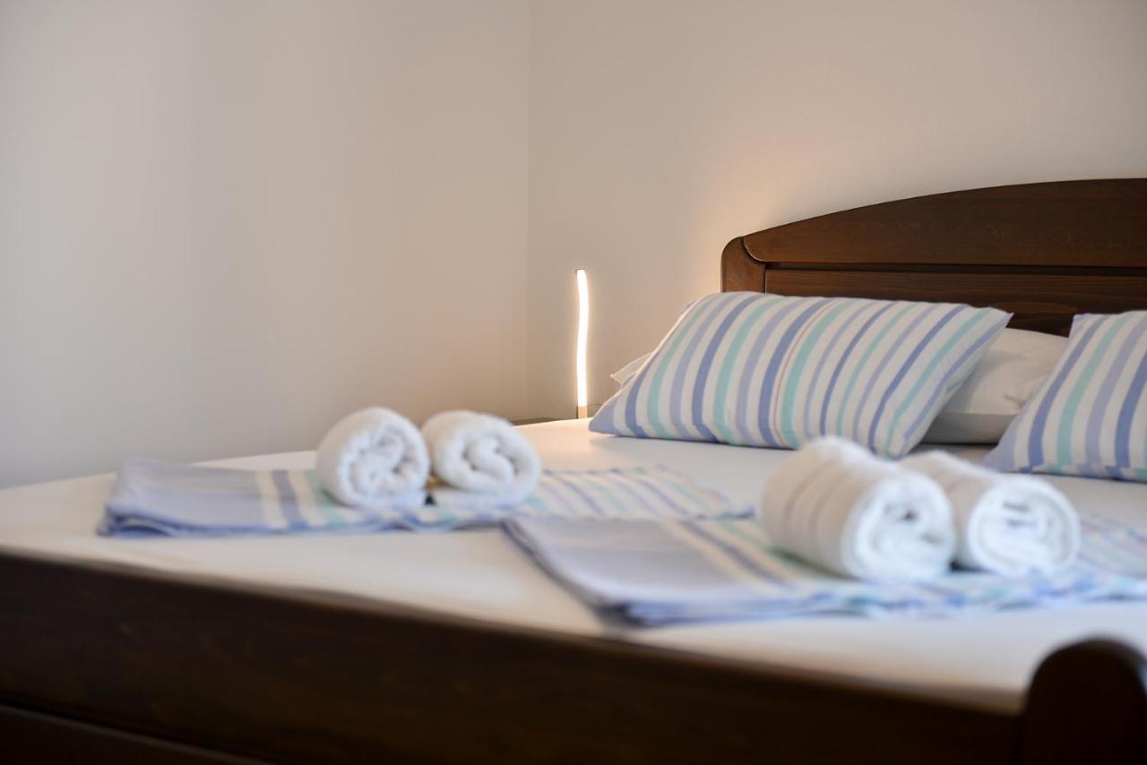 Apartmani Iva Vir Exteriör bild