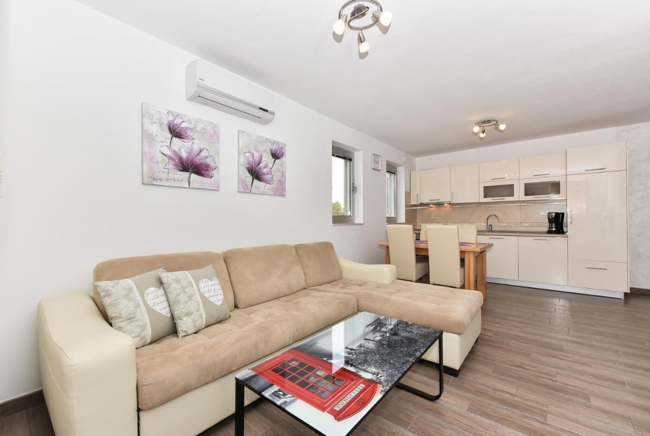 Apartmani Iva Vir Exteriör bild