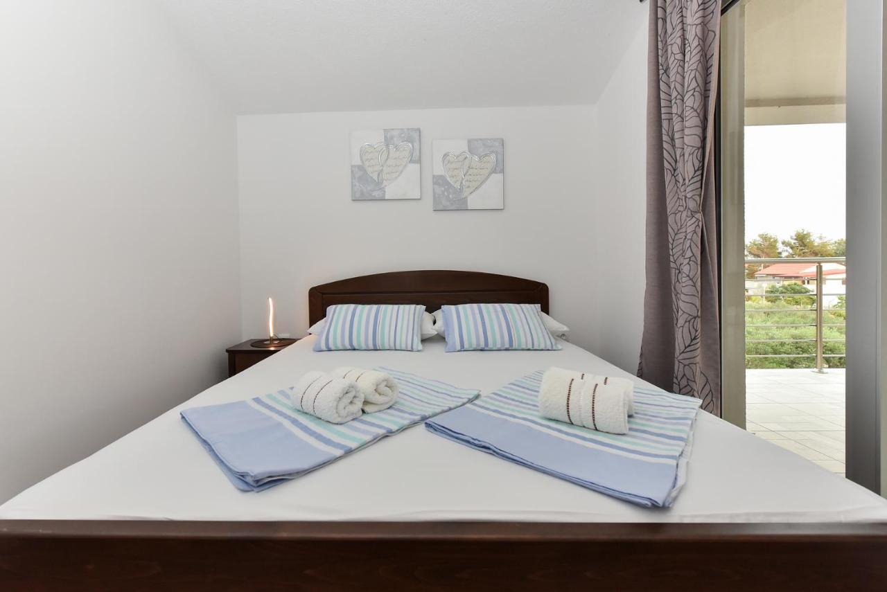 Apartmani Iva Vir Exteriör bild