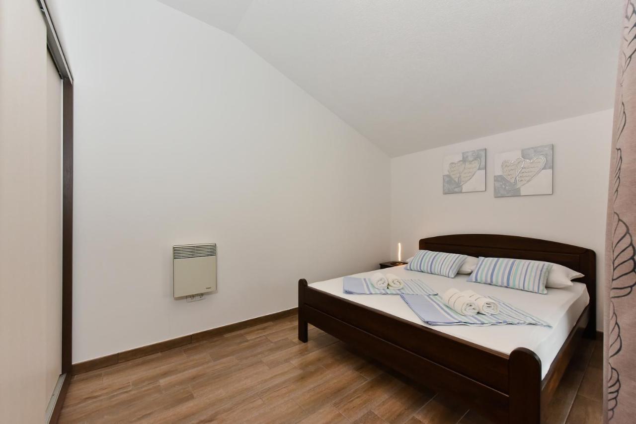 Apartmani Iva Vir Exteriör bild