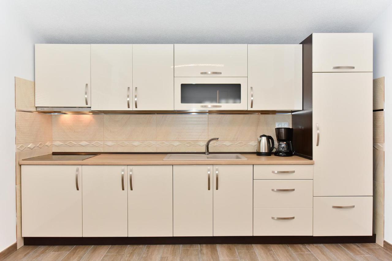 Apartmani Iva Vir Exteriör bild