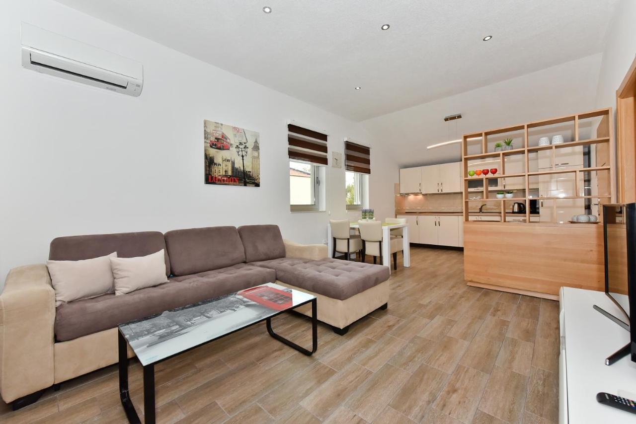 Apartmani Iva Vir Exteriör bild