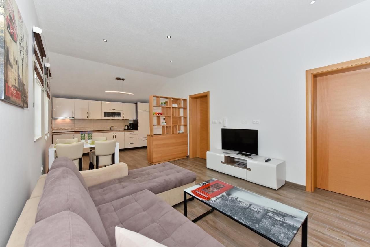 Apartmani Iva Vir Exteriör bild