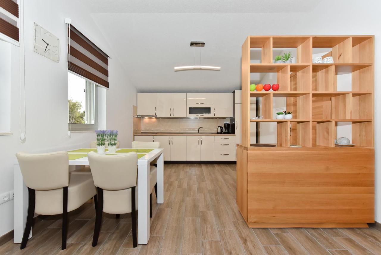 Apartmani Iva Vir Exteriör bild