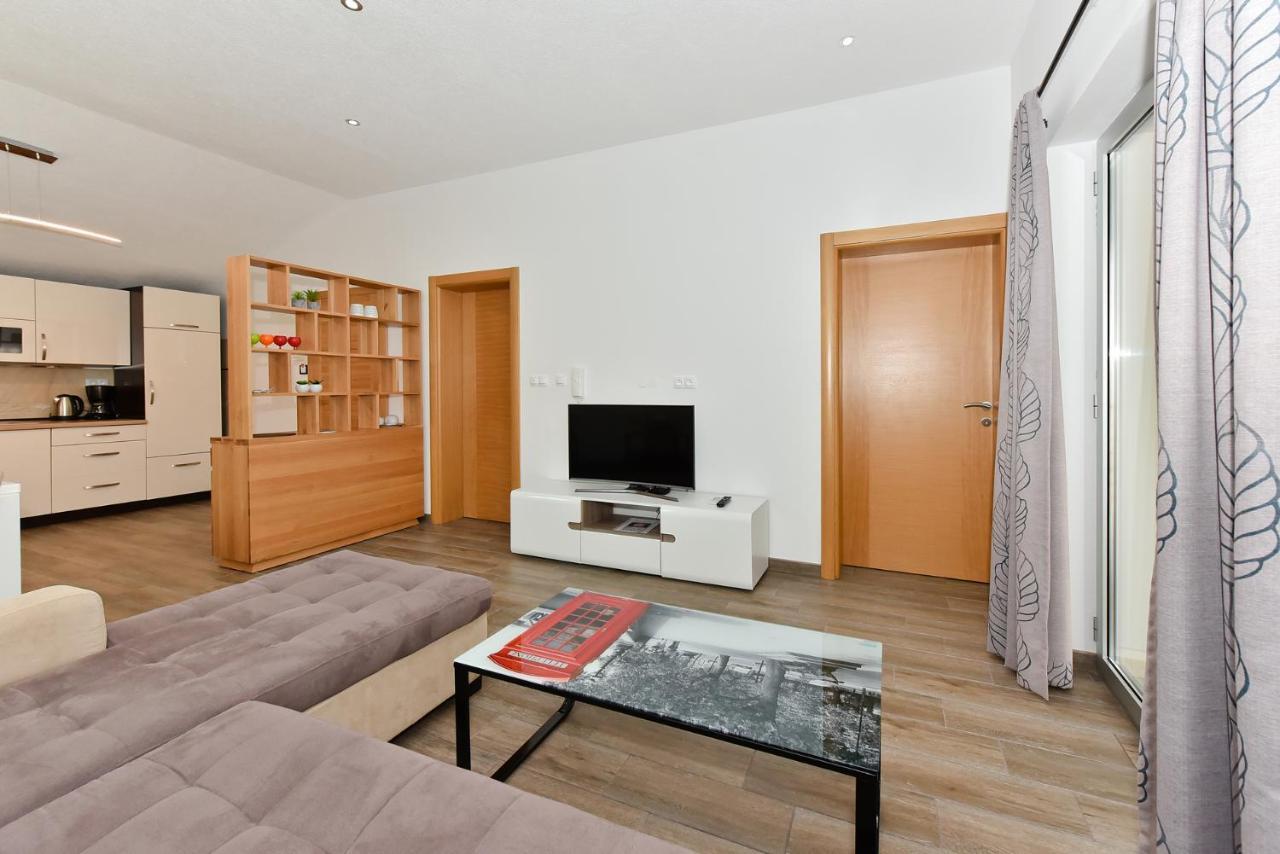 Apartmani Iva Vir Exteriör bild