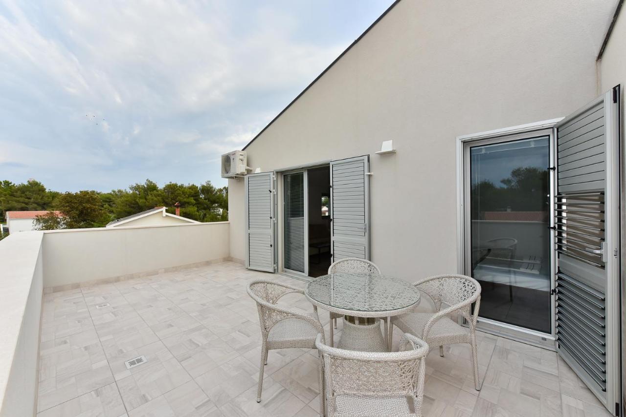 Apartmani Iva Vir Exteriör bild