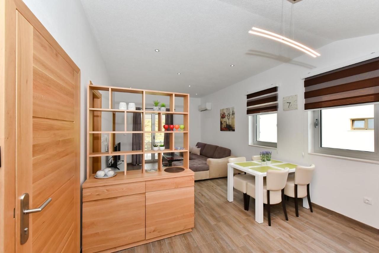 Apartmani Iva Vir Exteriör bild