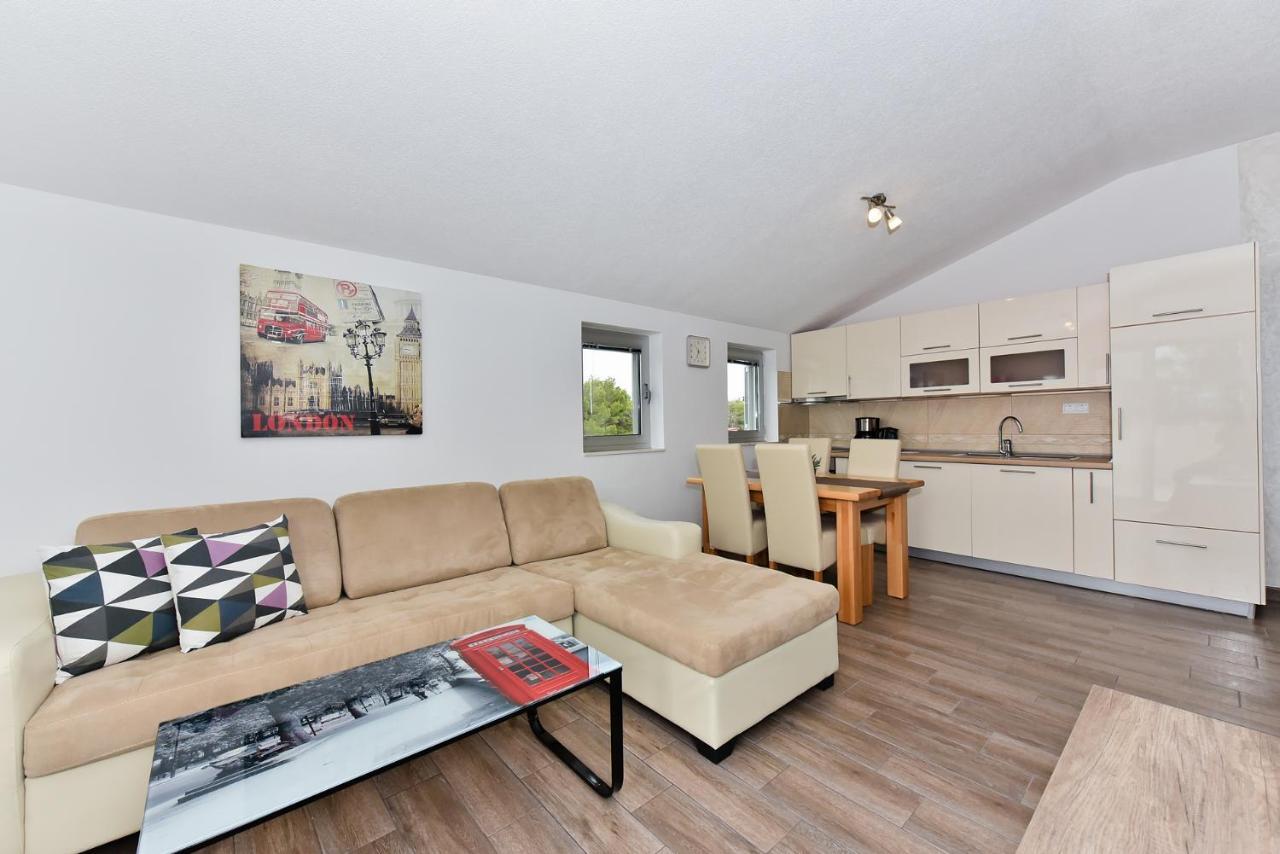 Apartmani Iva Vir Exteriör bild