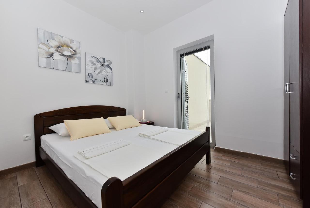 Apartmani Iva Vir Exteriör bild