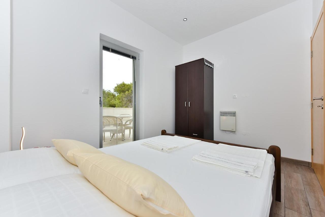 Apartmani Iva Vir Exteriör bild