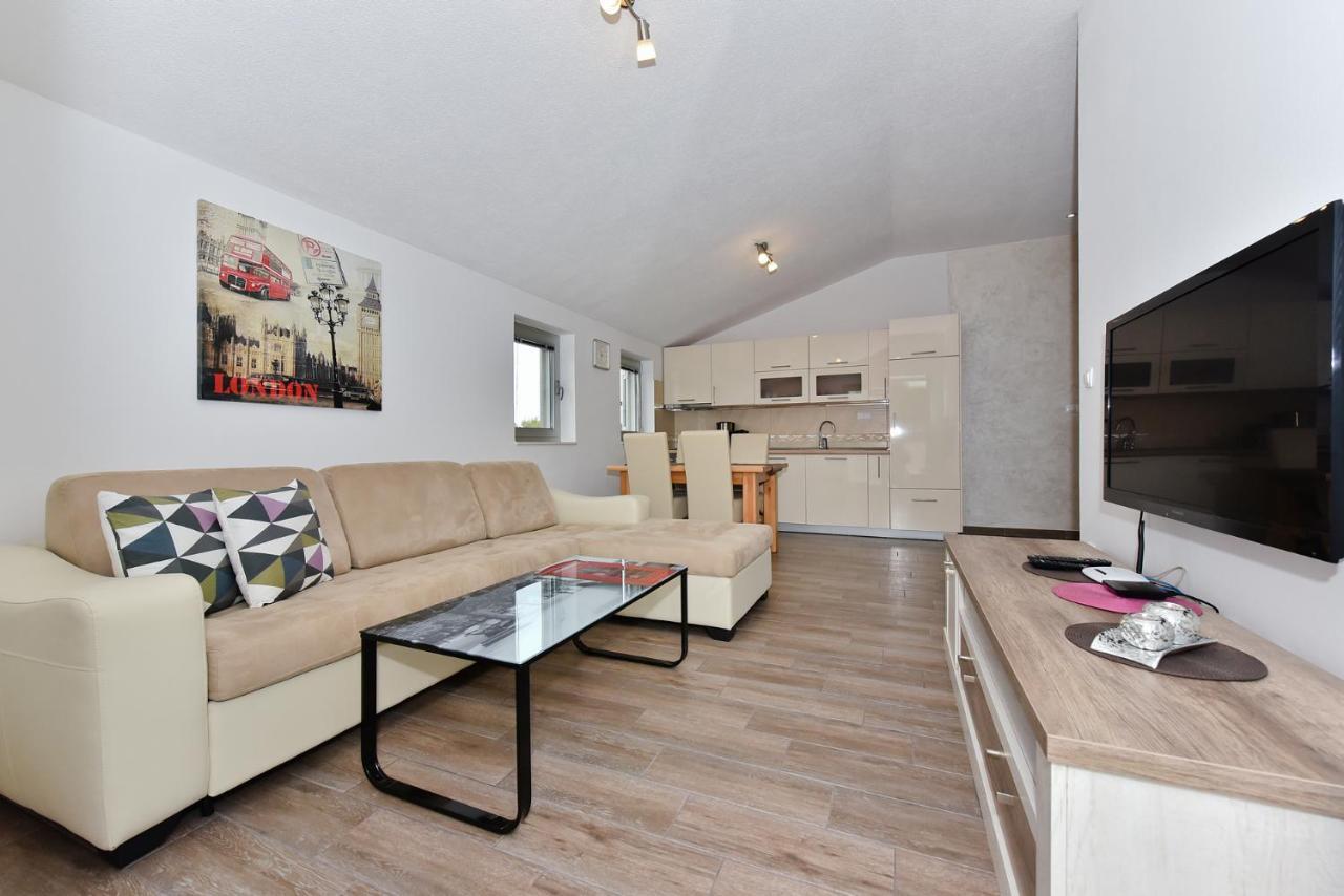 Apartmani Iva Vir Exteriör bild
