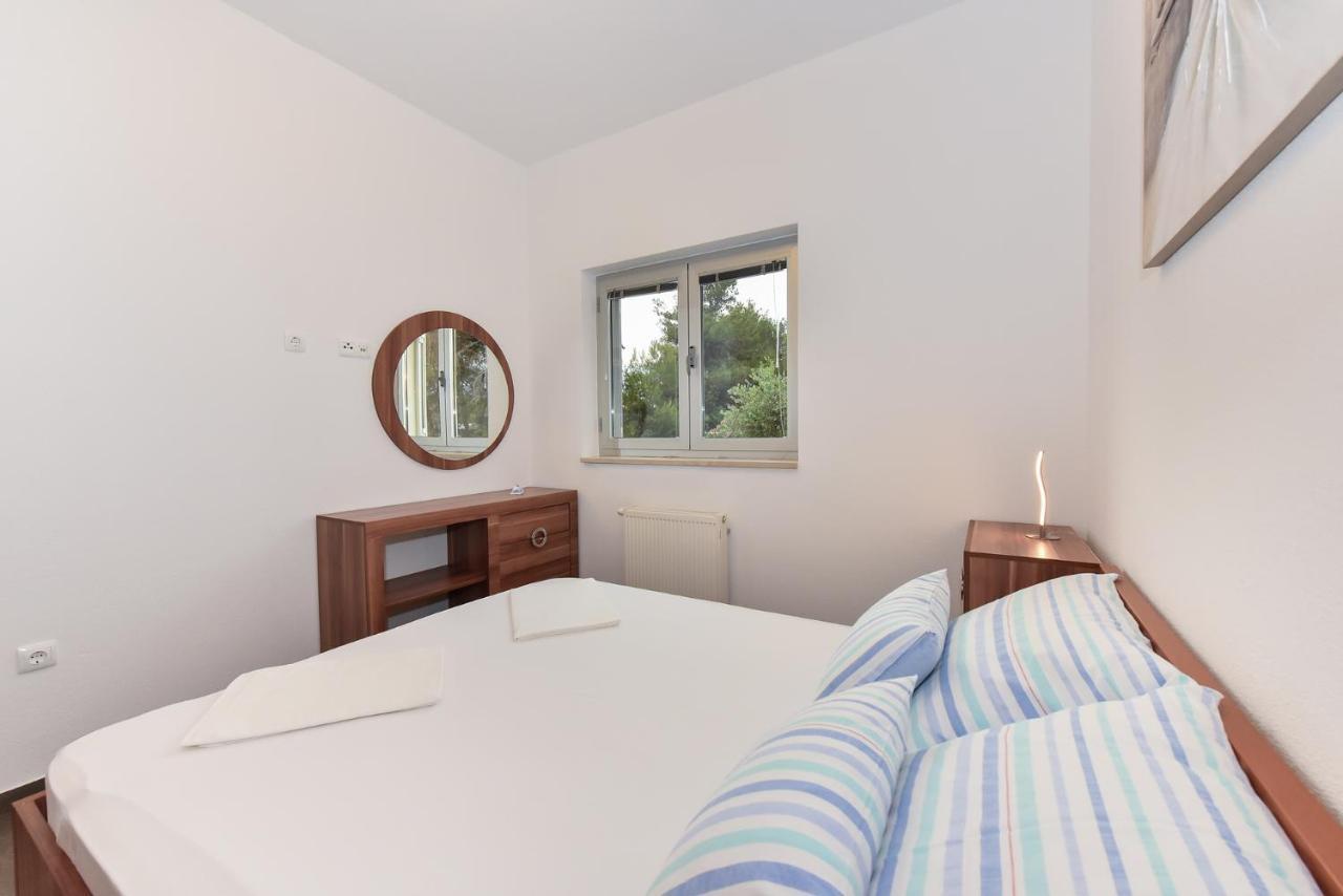 Apartmani Iva Vir Exteriör bild