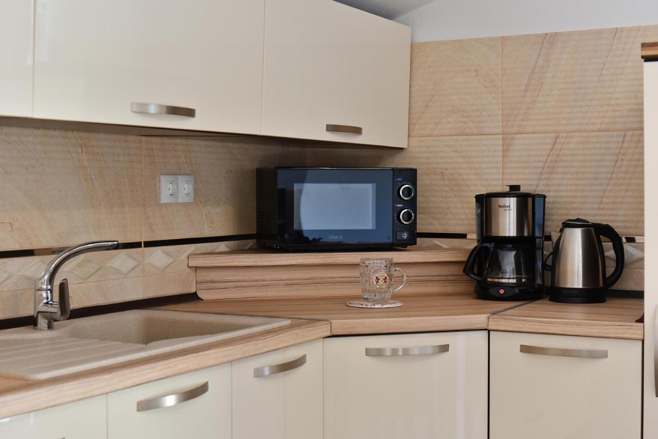 Apartmani Iva Vir Exteriör bild